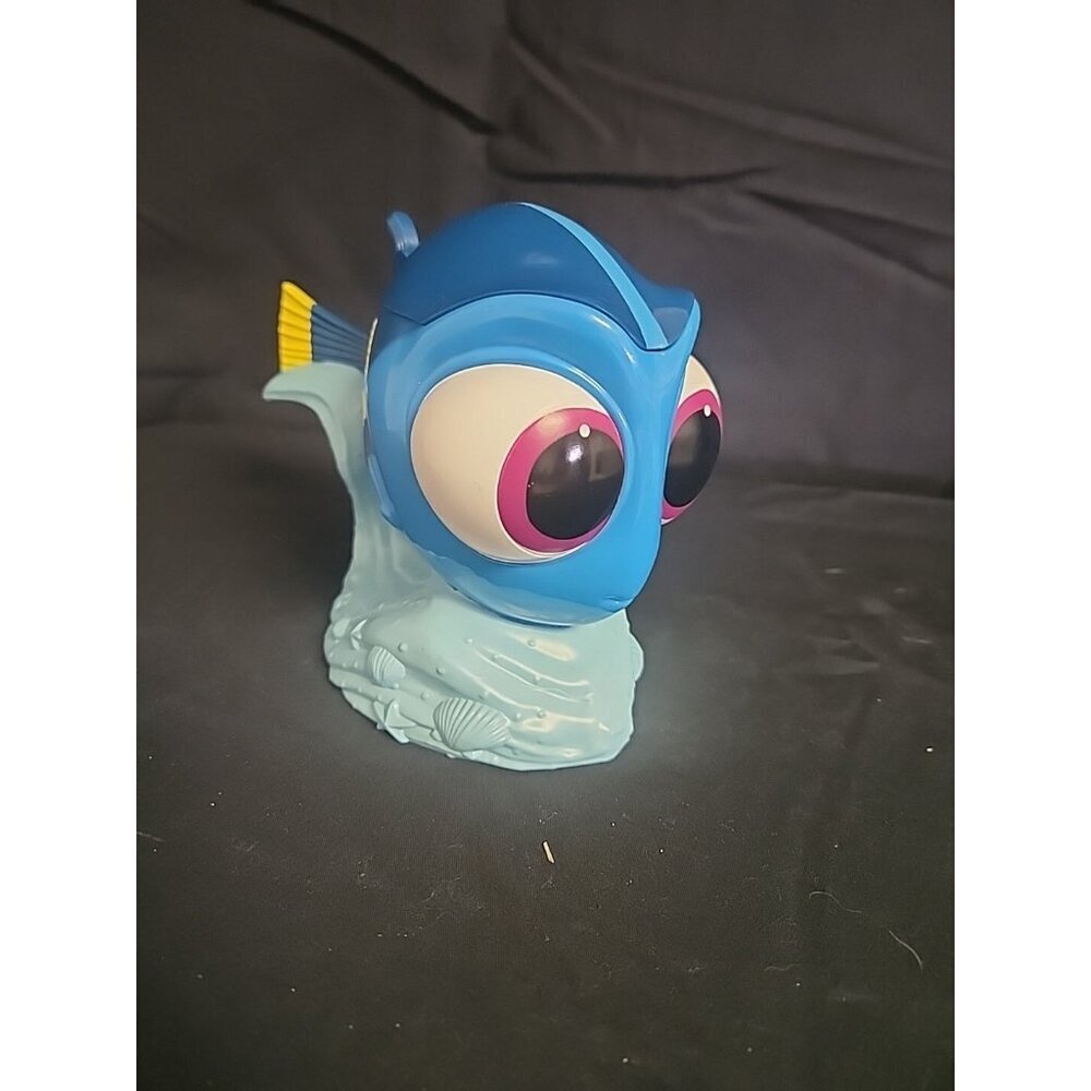 Ringling Brothers Barnum & Baily Finding Nemo Dory Blue Tang Fish Cup Mug w/ Lid
